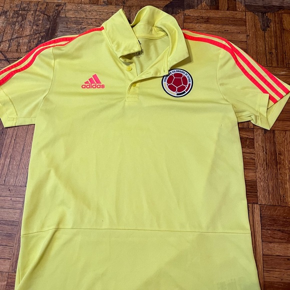 Colombian jersey , size medium, color yellow represent country - Picture 3 of 4